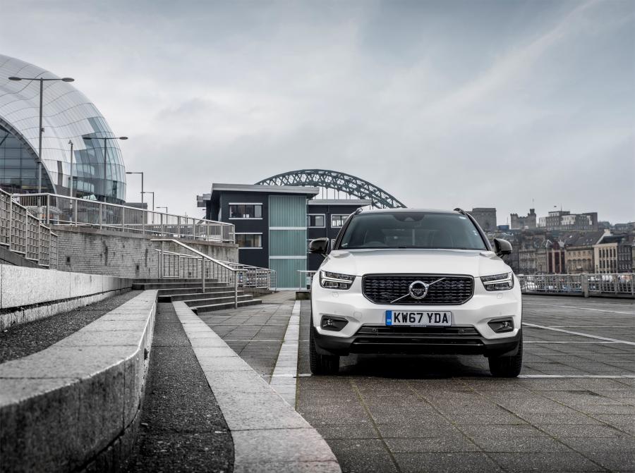  Volvo XC40 T5 R-Design 2017 года  (UK) (фото 39 из 41)